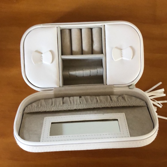 Cynthia Rowley Zipped Travel Jewelry Box 🌵🦙print - Picture 2 of 9